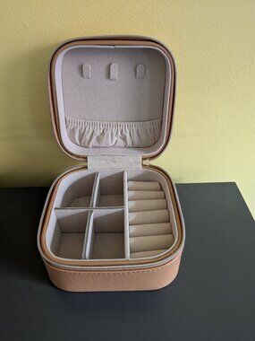 Travel jewelry box